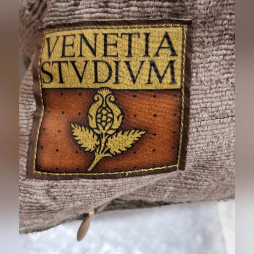 VENETIA STVDIVM | Vintage Pillows